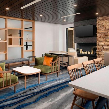 Fairfield Inn & Suites By Marriott Alexandria West/Mark Center Екстериор снимка