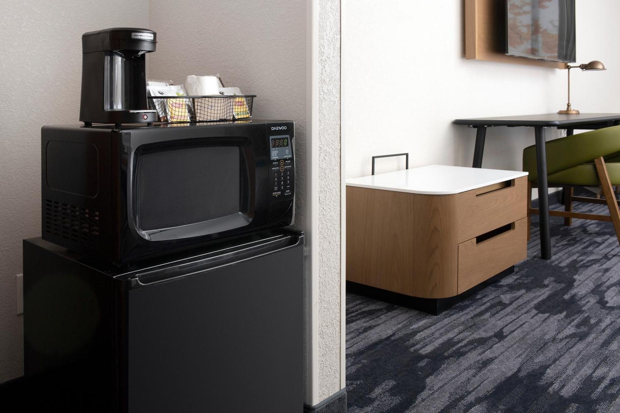Fairfield Inn & Suites By Marriott Alexandria West/Mark Center Екстериор снимка