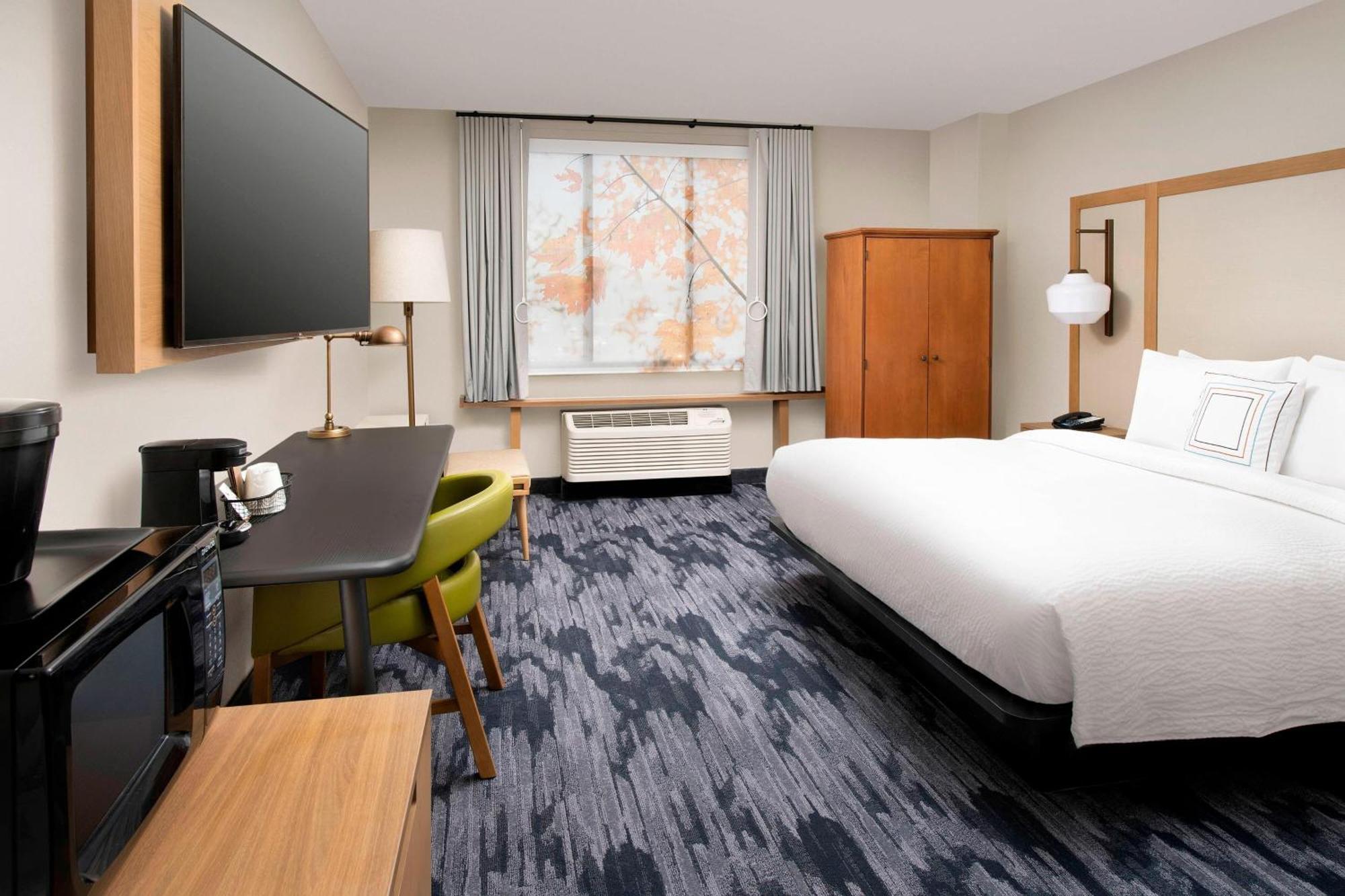 Fairfield Inn & Suites By Marriott Alexandria West/Mark Center Екстериор снимка