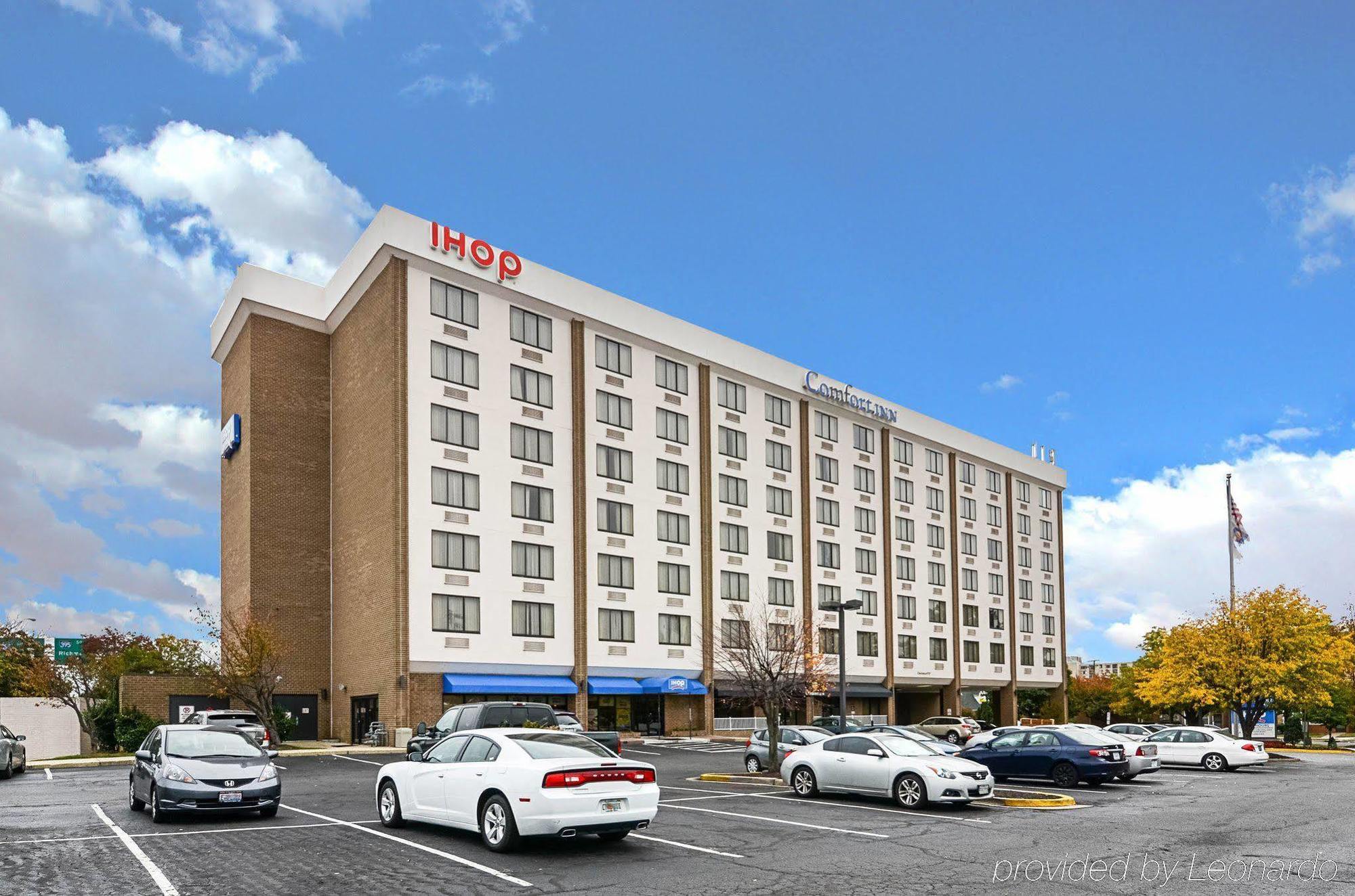 Fairfield Inn & Suites By Marriott Alexandria West/Mark Center Екстериор снимка