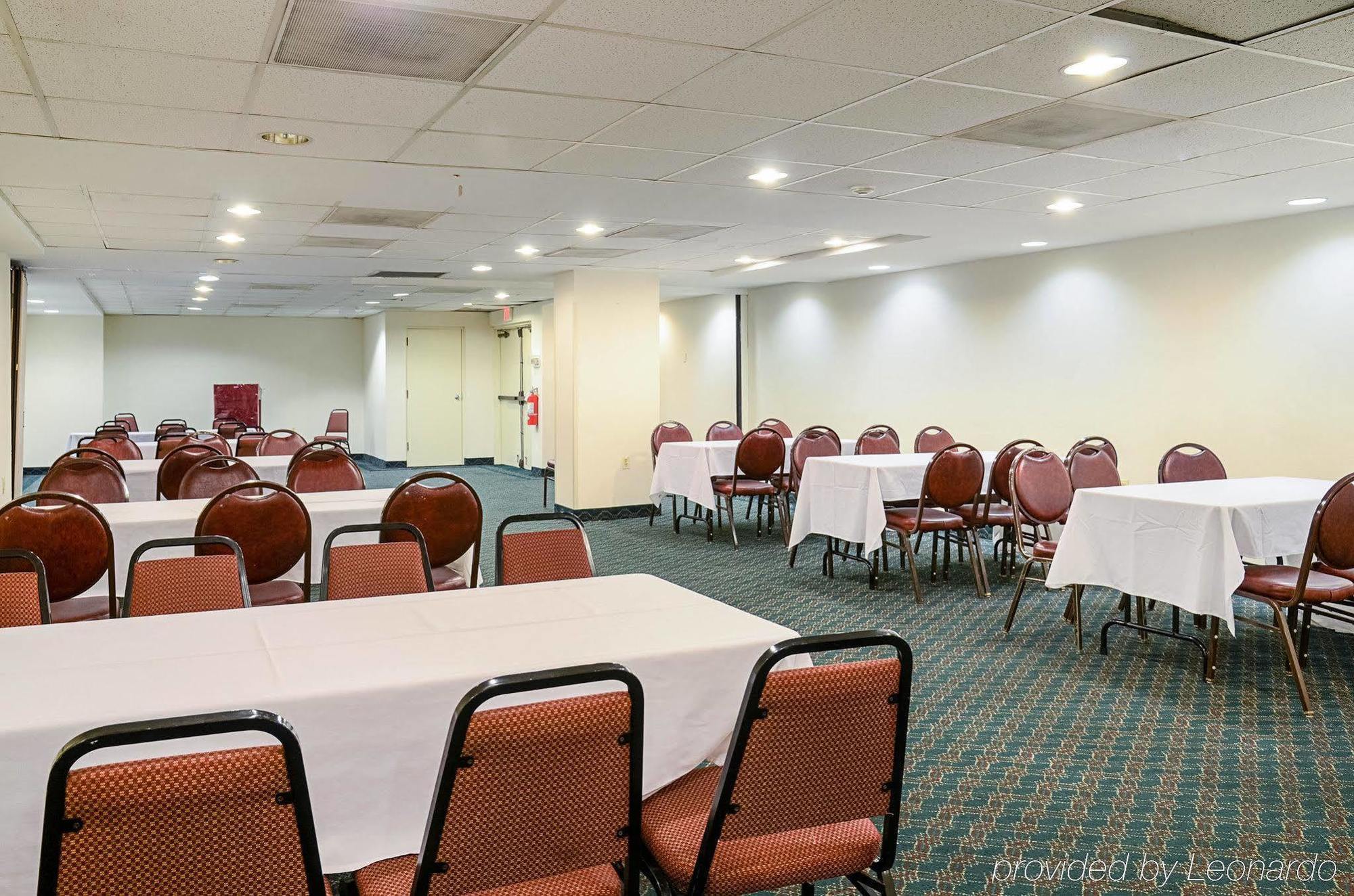 Fairfield Inn & Suites By Marriott Alexandria West/Mark Center Екстериор снимка