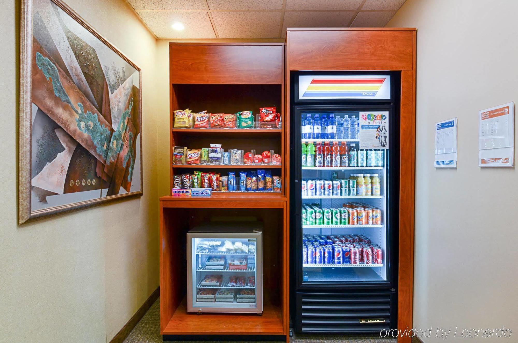 Fairfield Inn & Suites By Marriott Alexandria West/Mark Center Екстериор снимка