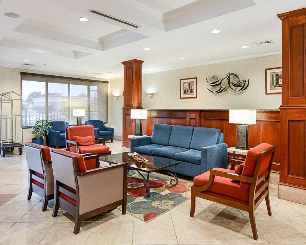 Fairfield Inn & Suites By Marriott Alexandria West/Mark Center Екстериор снимка