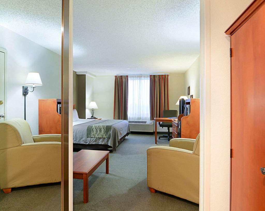 Fairfield Inn & Suites By Marriott Alexandria West/Mark Center Екстериор снимка