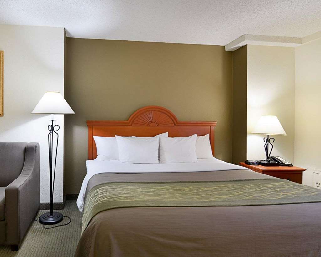 Fairfield Inn & Suites By Marriott Alexandria West/Mark Center Екстериор снимка