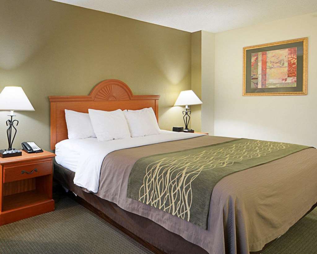 Fairfield Inn & Suites By Marriott Alexandria West/Mark Center Екстериор снимка