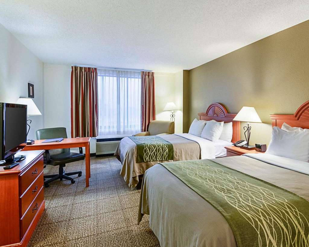 Fairfield Inn & Suites By Marriott Alexandria West/Mark Center Екстериор снимка