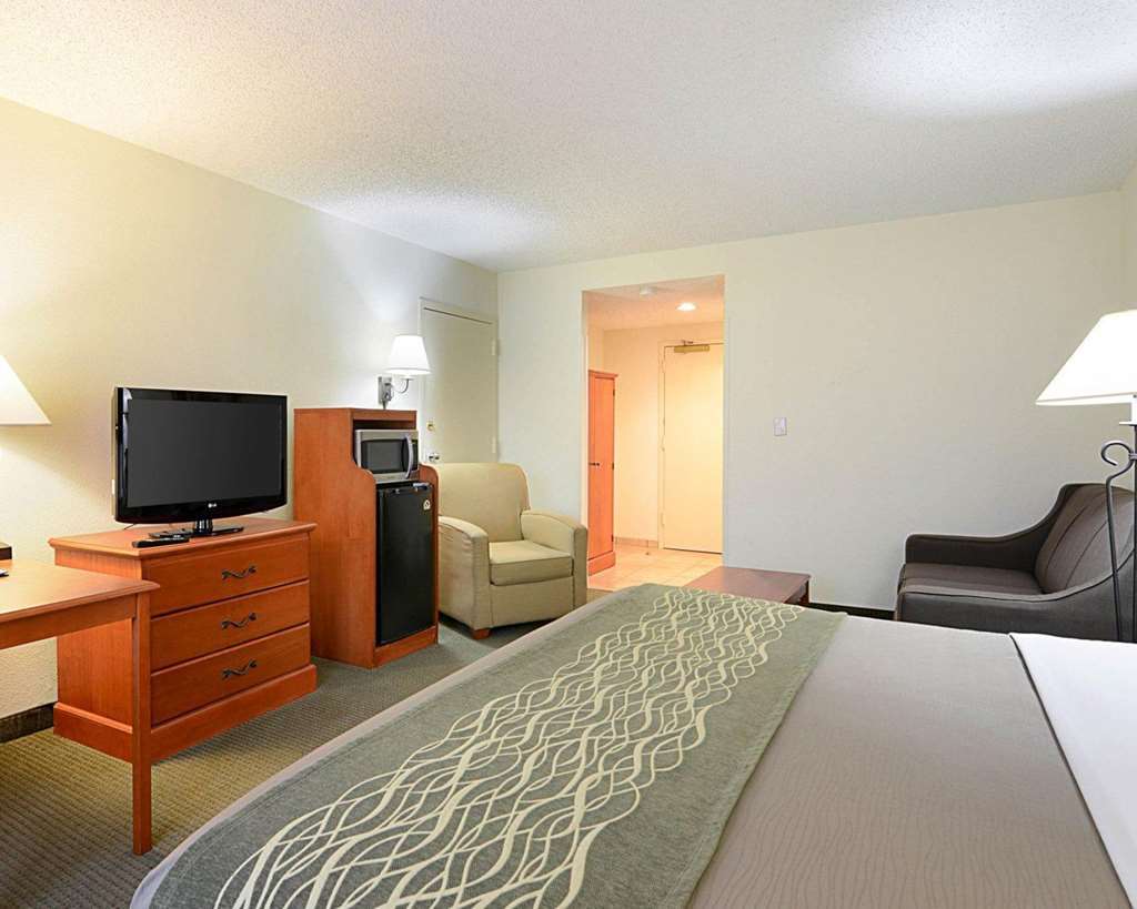 Fairfield Inn & Suites By Marriott Alexandria West/Mark Center Екстериор снимка