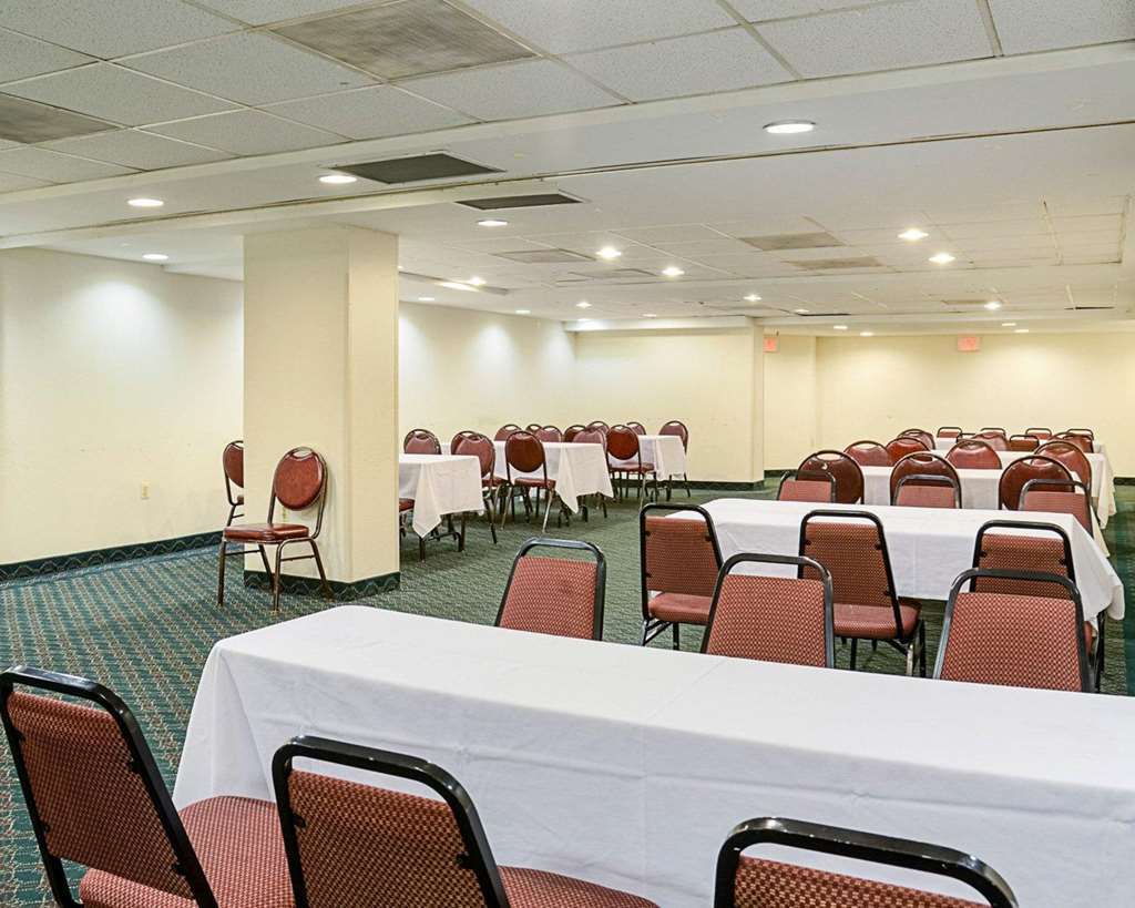 Fairfield Inn & Suites By Marriott Alexandria West/Mark Center Екстериор снимка