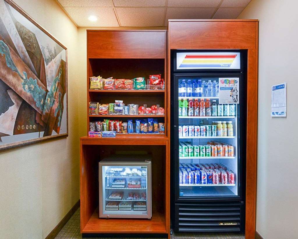 Fairfield Inn & Suites By Marriott Alexandria West/Mark Center Екстериор снимка