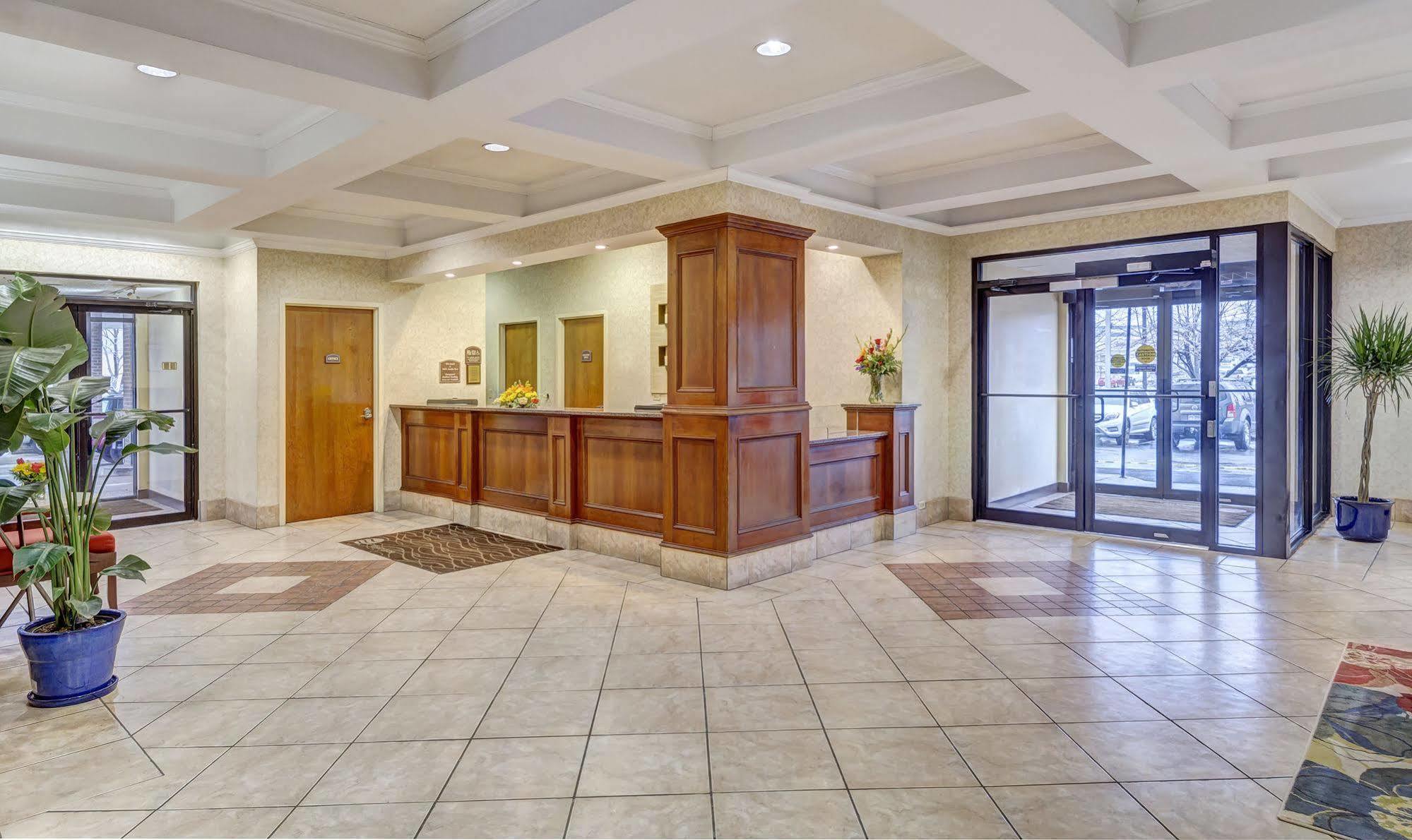 Fairfield Inn & Suites By Marriott Alexandria West/Mark Center Екстериор снимка